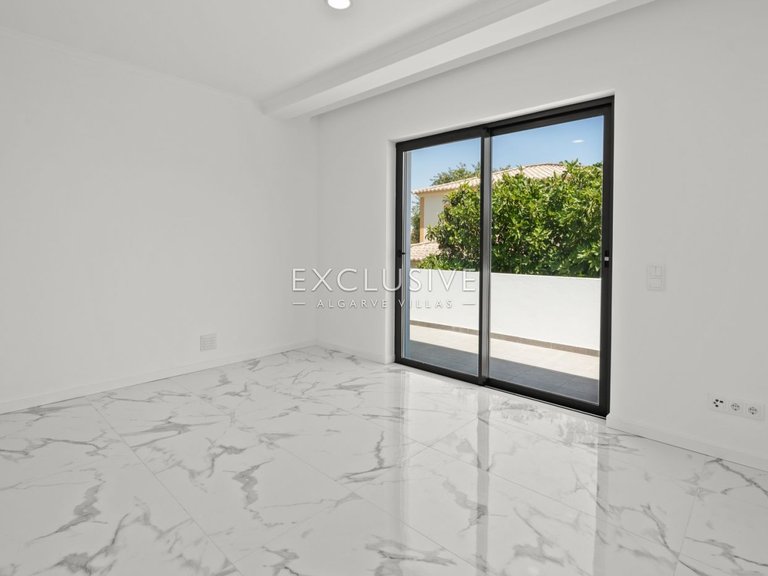 Villa for Sale in Lagos, Algarve 20