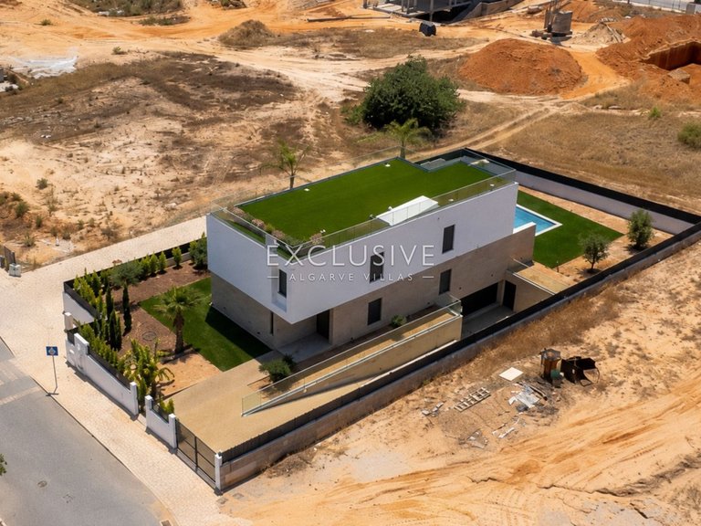 Villa for Sale in ArmaÇÃo De Pera, Algarve 32