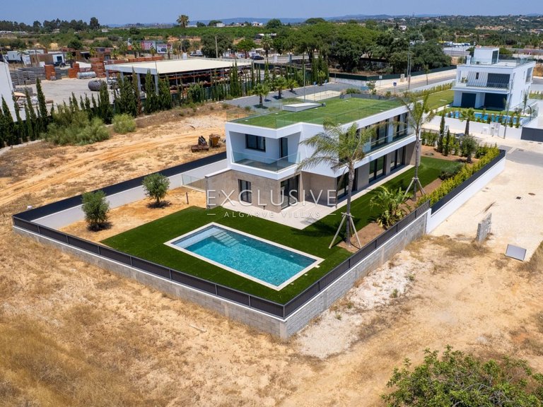 Villa for Sale in ArmaÇÃo De Pera, Algarve 33
