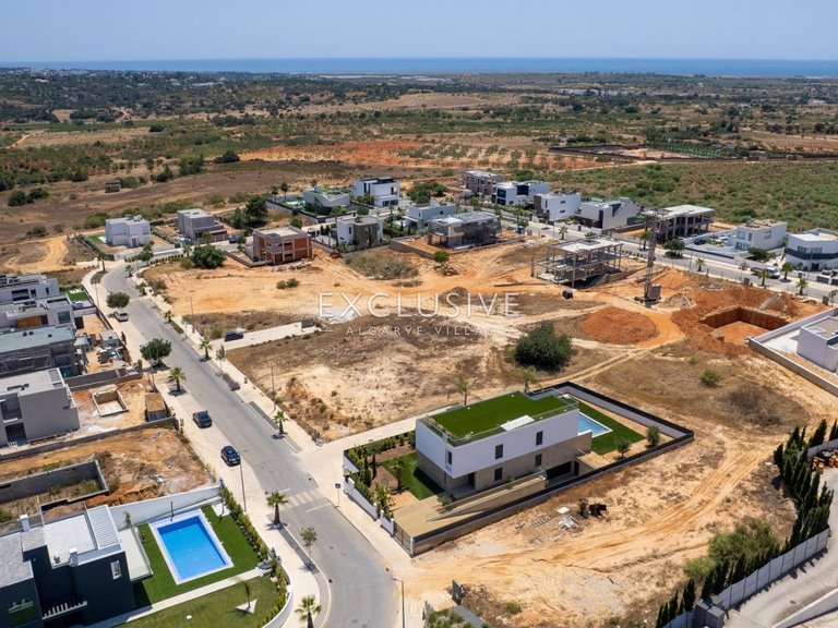 Villa for Sale in ArmaÇÃo De Pera, Algarve 31