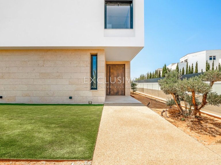 Villa for Sale in ArmaÇÃo De Pera, Algarve 6