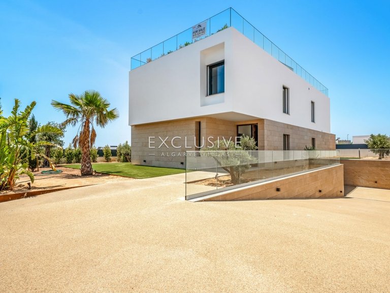 Villa for Sale in ArmaÇÃo De Pera, Algarve 5