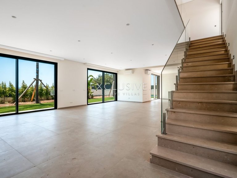 Villa for Sale in ArmaÇÃo De Pera, Algarve 7