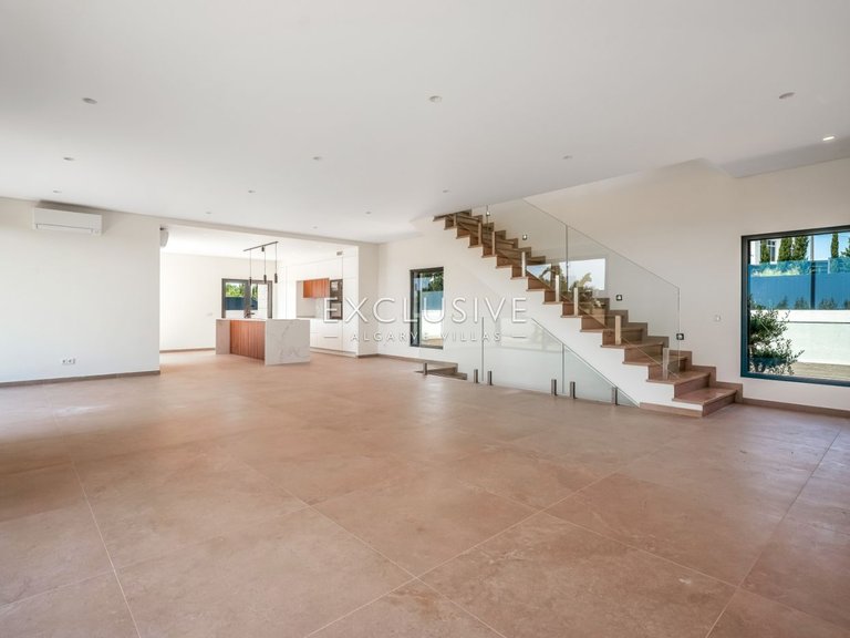 Villa for Sale in ArmaÇÃo De Pera, Algarve 8