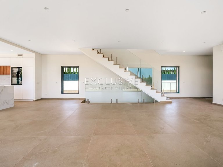 Villa for Sale in ArmaÇÃo De Pera, Algarve 9