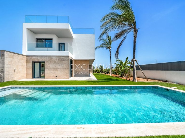 Villa for Sale in ArmaÇÃo De Pera, Algarve 2