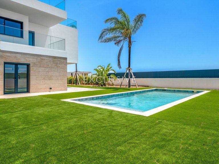 Villa for Sale in ArmaÇÃo De Pera, Algarve 12