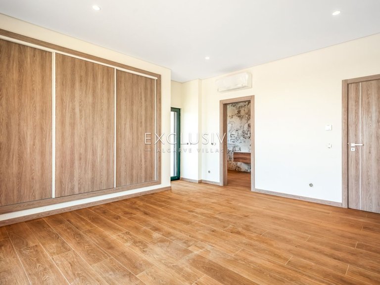 Villa for Sale in ArmaÇÃo De Pera, Algarve 14