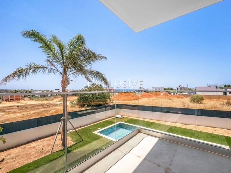 Villa for Sale in ArmaÇÃo De Pera, Algarve 17