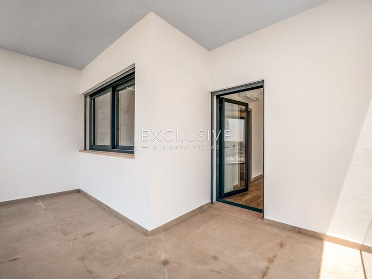 Villa for Sale in ArmaÇÃo De Pera, Algarve 18