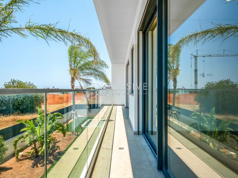 Villa for Sale in ArmaÇÃo De Pera, Algarve 24