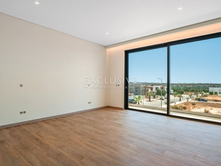 Villa for Sale in ArmaÇÃo De Pera, Algarve 22