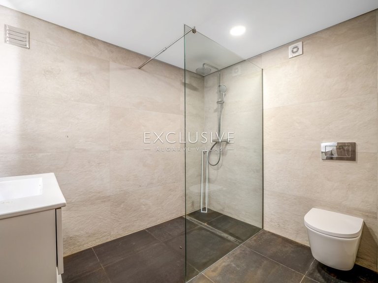 Villa for Sale in ArmaÇÃo De Pera, Algarve 27