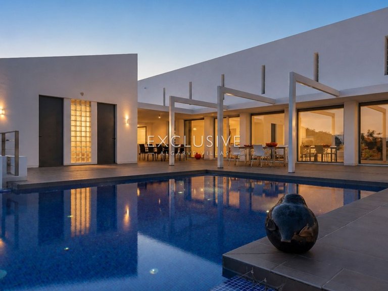 Villa for Sale in Carvoeiro, Algarve 1