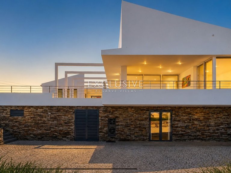 Villa for Sale in Carvoeiro, Algarve 4