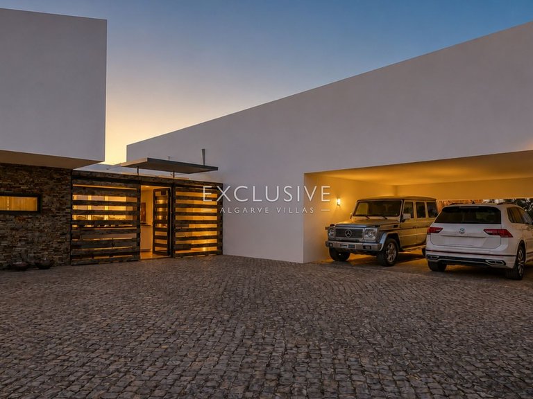 Villa for Sale in Carvoeiro, Algarve 3