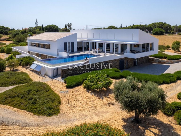 Villa for Sale in Carvoeiro, Algarve 7