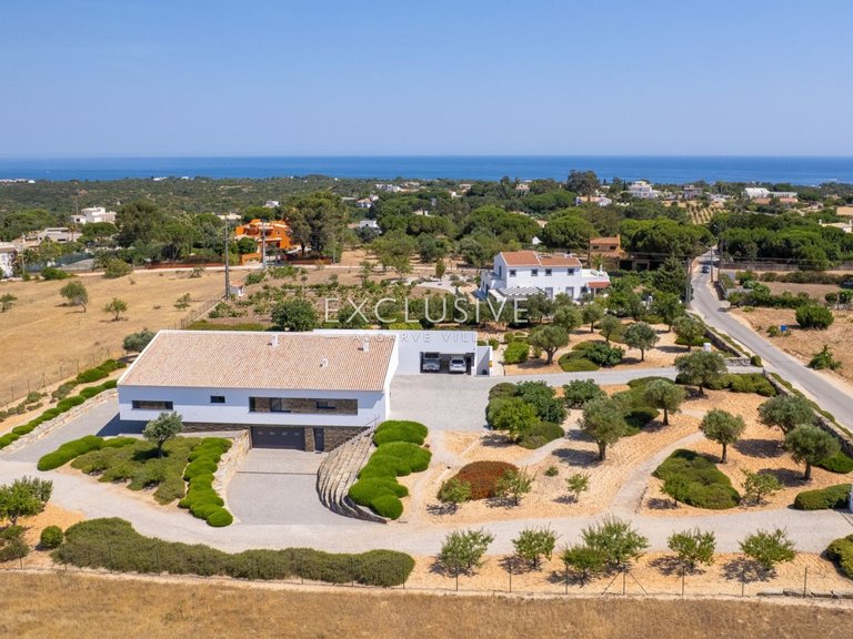 Villa for Sale in Carvoeiro, Algarve 5