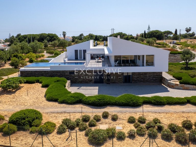 Villa for Sale in Carvoeiro, Algarve 6