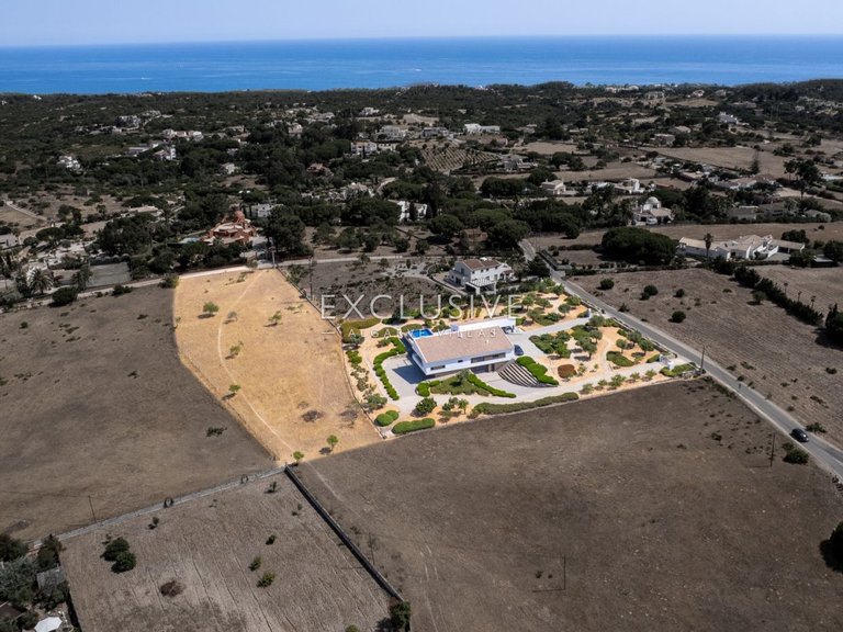 Villa for Sale in Carvoeiro, Algarve 43
