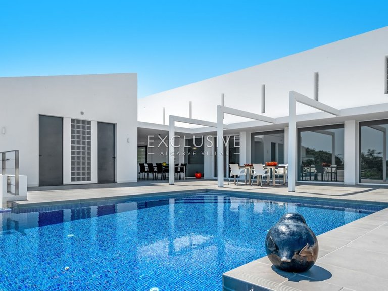 Villa for Sale in Carvoeiro, Algarve 9