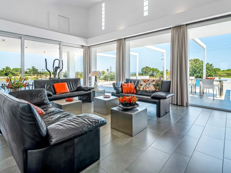 Villa for Sale in Carvoeiro, Algarve 12