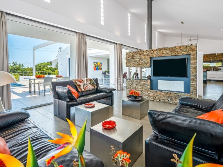 Villa for Sale in Carvoeiro, Algarve 11
