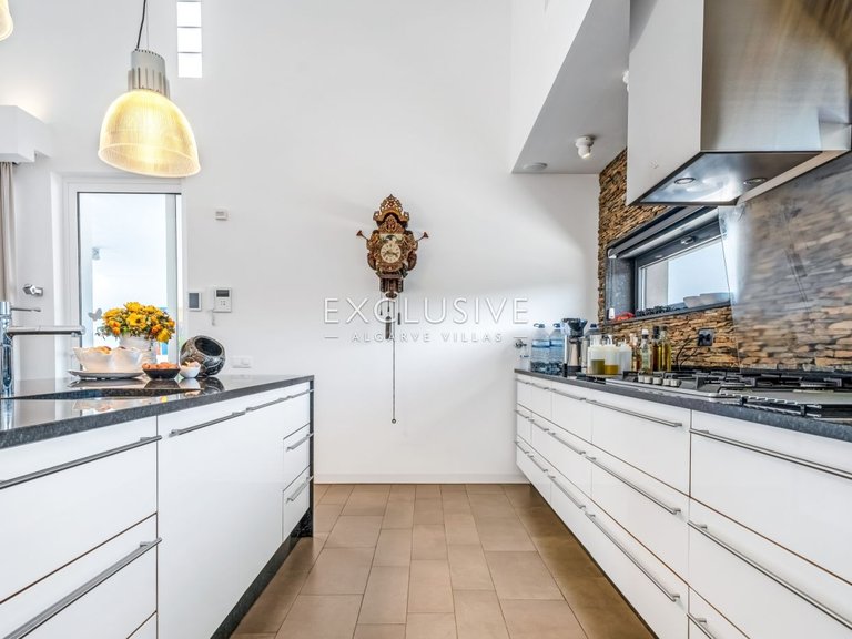 Villa for Sale in Carvoeiro, Algarve 16
