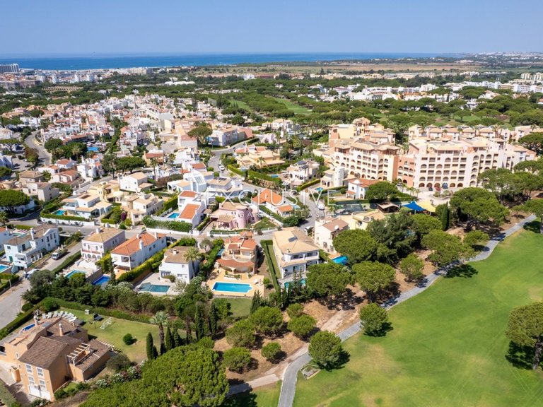 Villa for Sale in Vilamoura, Algarve 5