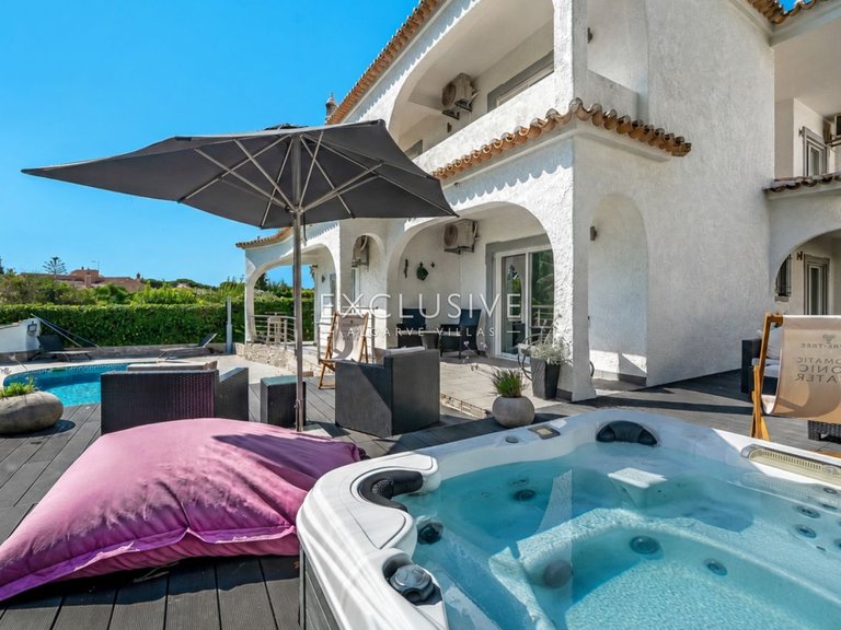 Villa for Sale in Vilamoura, Algarve 4