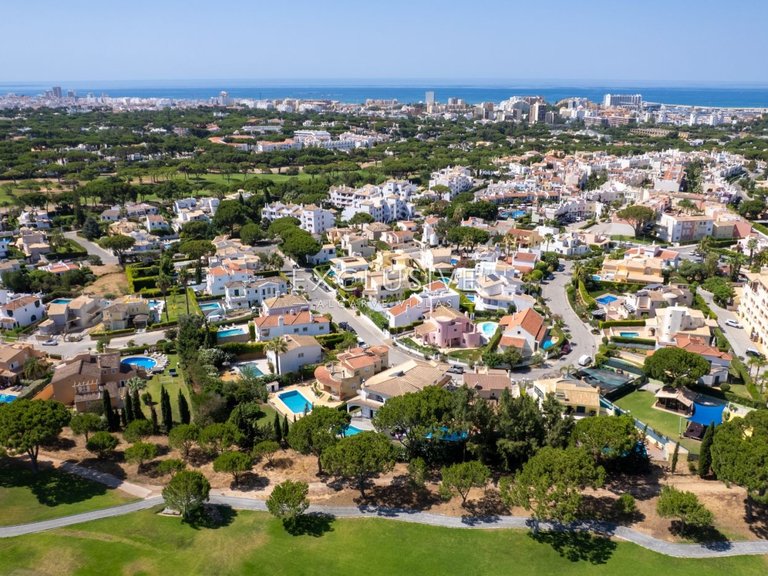 Villa for Sale in Vilamoura, Algarve 44