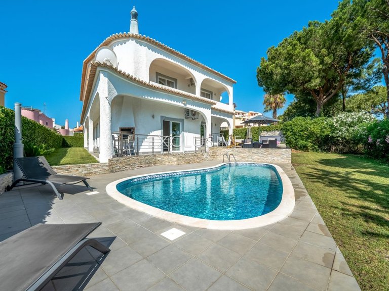 Villa for Sale in Vilamoura, Algarve 6