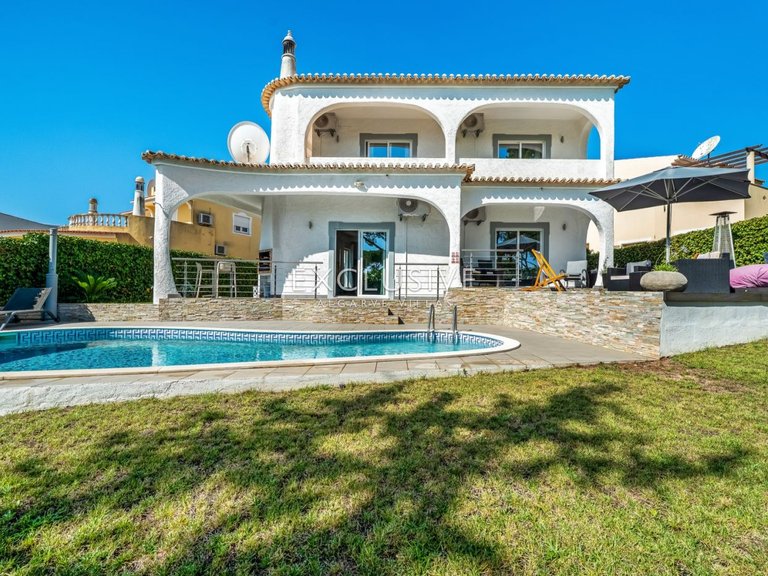Villa for Sale in Vilamoura, Algarve 18