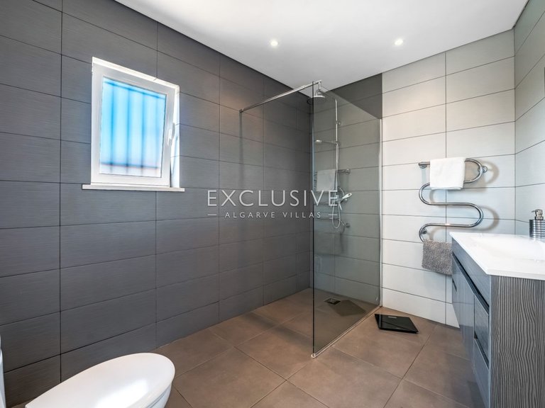 Villa for Sale in Vilamoura, Algarve 32