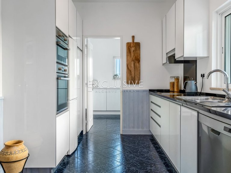 Villa for Sale in Vilamoura, Algarve 36