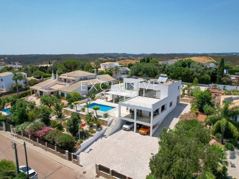 Villa for Sale in PortimÃo, Algarve 47