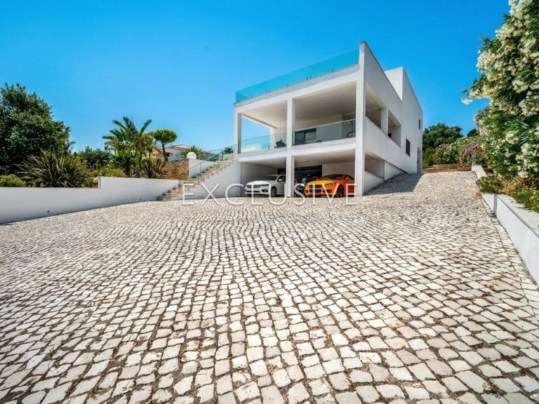 Villa for Sale in PortimÃo, Algarve 46
