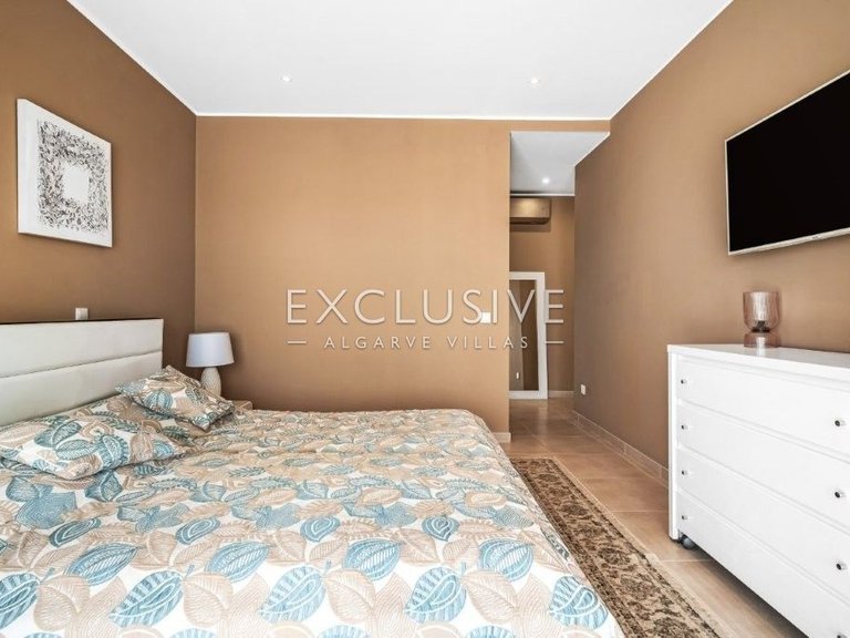 Villa for Sale in PortimÃo, Algarve 19