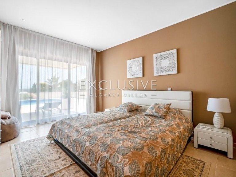 Villa for Sale in PortimÃo, Algarve 18