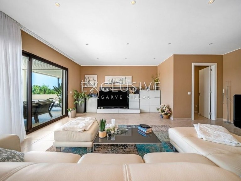 Villa for Sale in PortimÃo, Algarve 17