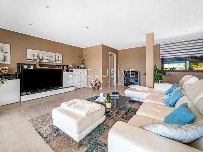 Villa for Sale in PortimÃo, Algarve 16