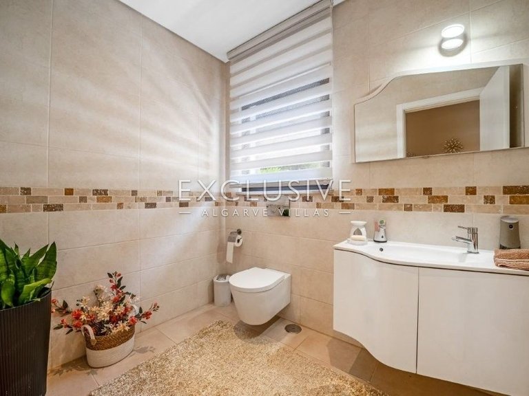 Villa for Sale in PortimÃo, Algarve 14
