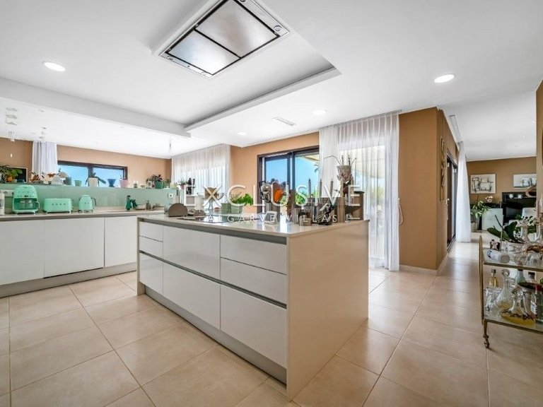 Villa for Sale in PortimÃo, Algarve 11