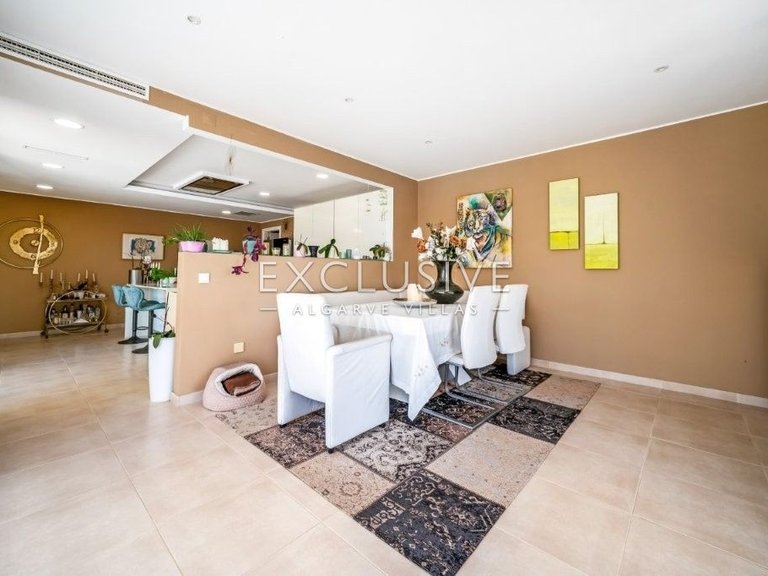 Villa for Sale in PortimÃo, Algarve 6