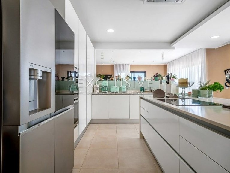 Villa for Sale in PortimÃo, Algarve 5