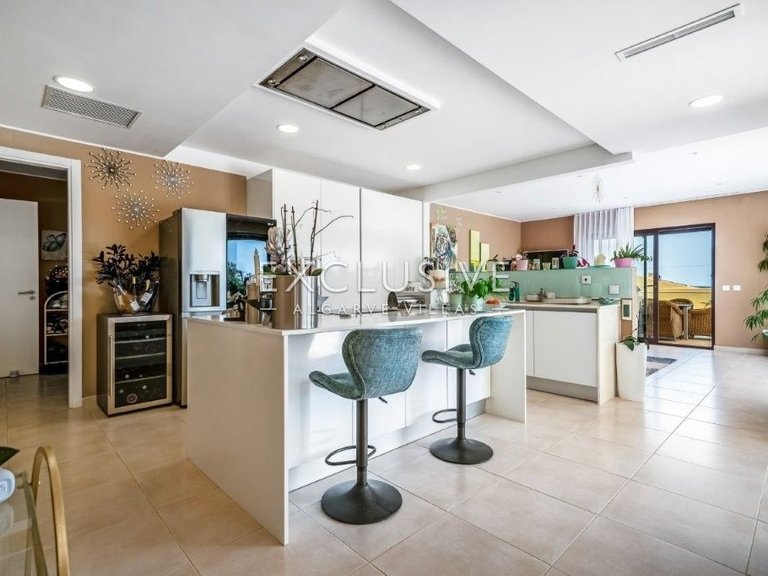 Villa for Sale in PortimÃo, Algarve 4