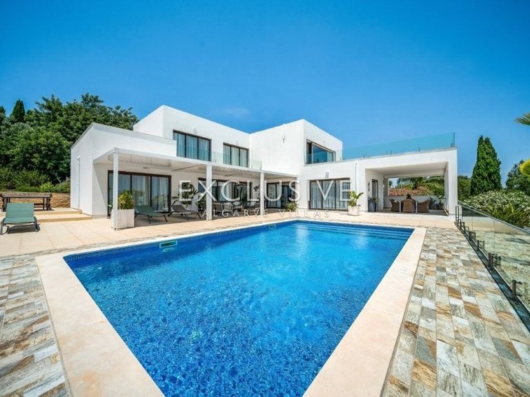 Villa for Sale in PortimÃo, Algarve 1