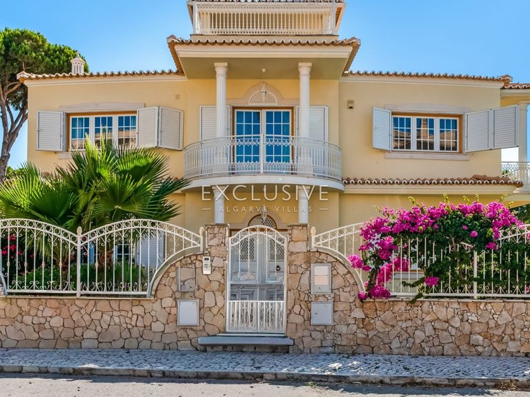 Villa for Sale in Albufeira, Algarve 2