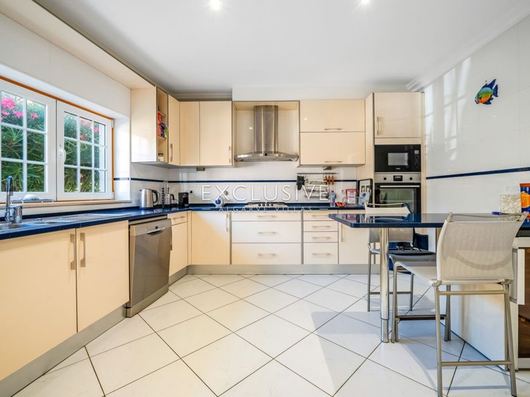 Villa for Sale in Albufeira, Algarve 9