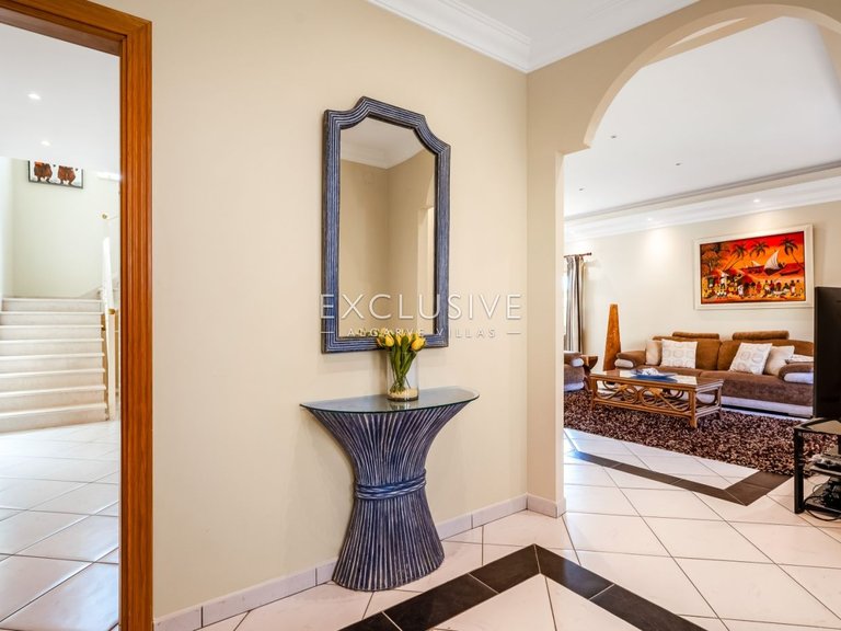 Villa for Sale in Albufeira, Algarve 10
